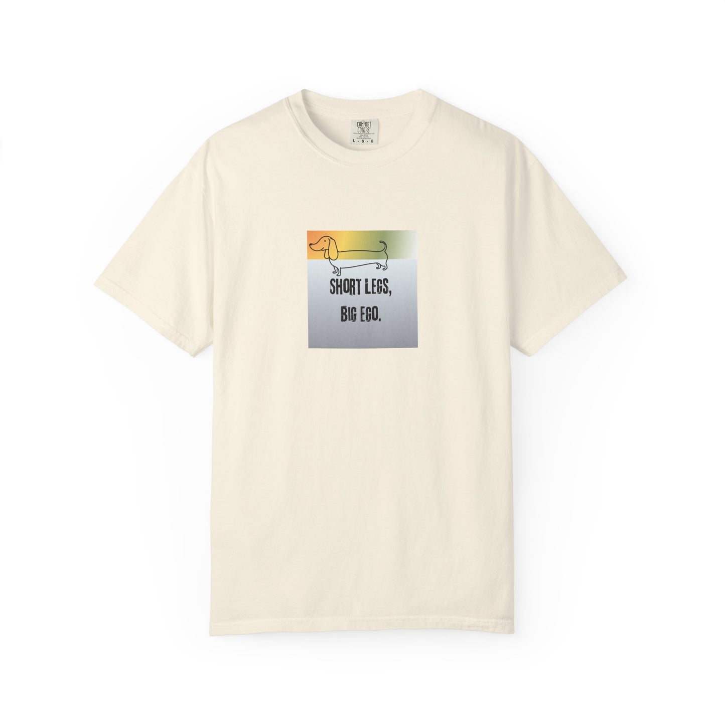 Beige t-shirt short legs, big ego dachshund