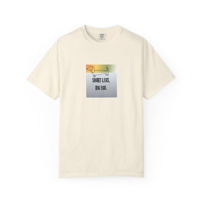 Beige t-shirt short legs, big ego dachshund